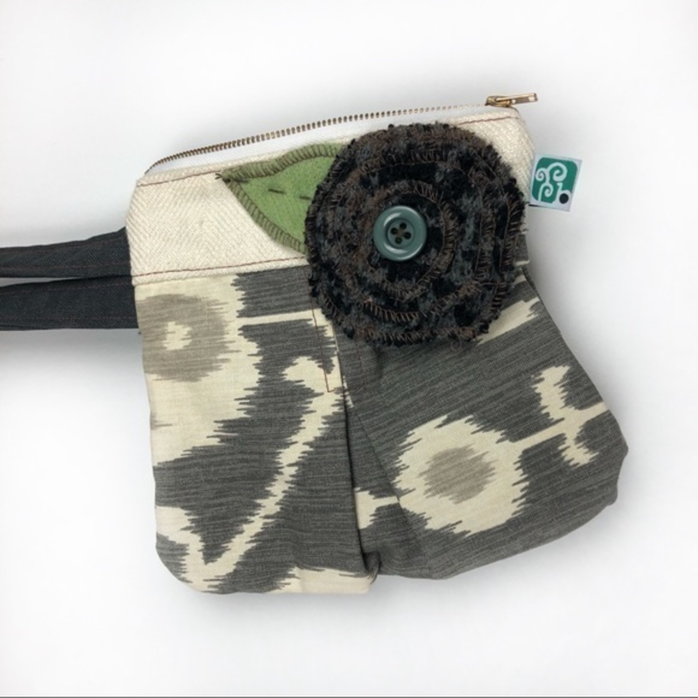 Batavia By Sil 🇨🇦 One of a Kind Small Wristlet Bag Contrasting Fabric